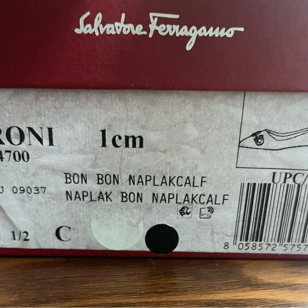 Ferragamo Women’s Patent Leather Cream Ballet Flats - Picture 7 of 7